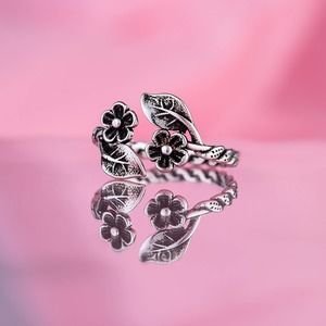 Re-sizable Vintage Style Flower Ring